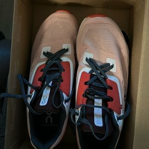 Women’s size 9.5W On Cloud Cloudstratus Shoes